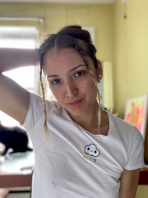 Just having fun painting my face with a white eyeliner&hellip; how to make life so simple ☺️🤍🌸 https://t.co