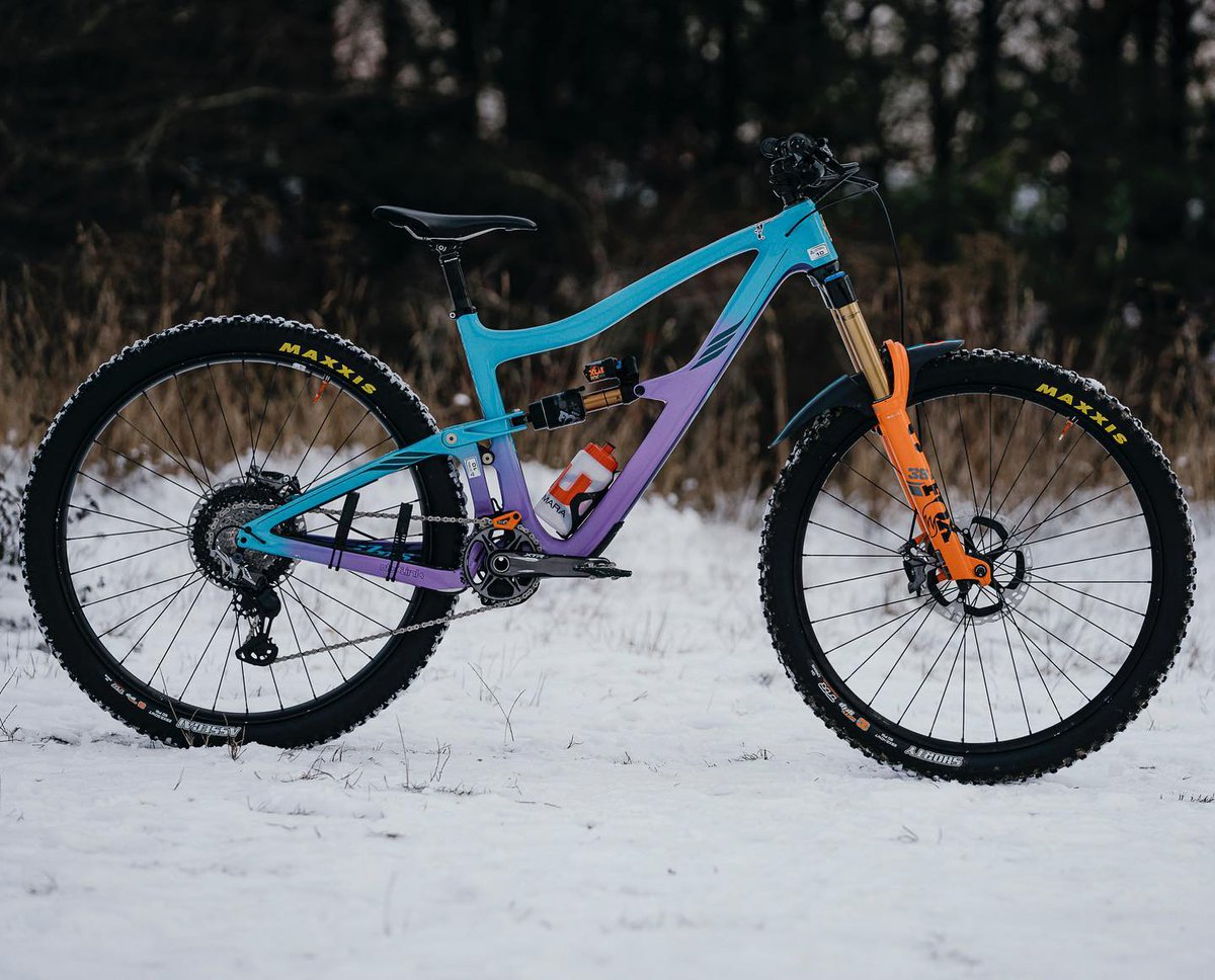 frolic_cycling's tweet photo. This bike tho ๐คค
#cyclingshots #cyclingkit #cyclingpic #gravelride #cycling #cyclinglife #ridebikes #instascycling #singularcycles #cyclingpics #cyclelife #cyclingkits #cycletour #cyclingtips #cyclingrace #cyclingsnob #frolic_cycling https://t.co/rnWwOBPXbF