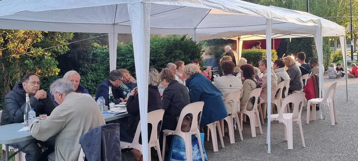 mmanzelji's tweet photo. Magnifique fêtes des voisins avec mes amis du comité Nungesser-La Briquettes-Fg de Cambrai, merci à notre Maire pour A belle et longue visite ainsi qu'aux adjoints et conseillers municipaux. Gd merci aux services de la ville. Du pain, du vin, de bons voisins !! https://t.co/fy5FbXVuvf