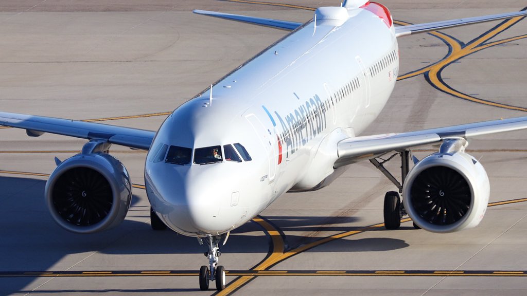 flyingpencilavi's tweet photo. At the time of these photos, this was American’s 5th A321 Neo. This beauty was returning from Anchorage during the summer of 2019. https://t.co/XEFWJEWlOy