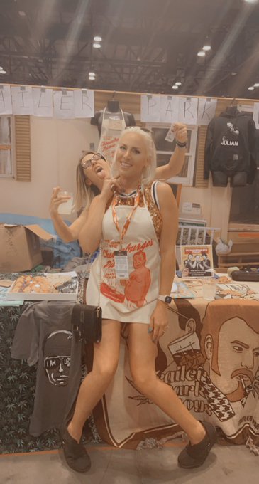 #MEGACON2022 #megaconorlando #mega #sexysammi #iamjuicyjen https://t.co/xTG1jKY6UA<a href="/tag/megacon2022"class="tags">#MEGACON2022</a><a href="/tag/megaconorlando"class="tags">#megaconorlando</a><a href="/tag/mega"class="tags">#mega</a><a href="/tag/sexysammi"class="tags">#sexysammi</a><a href="/tag/iamjuicyjen"class="tags"><span>#iamjuicyjen</span></a>