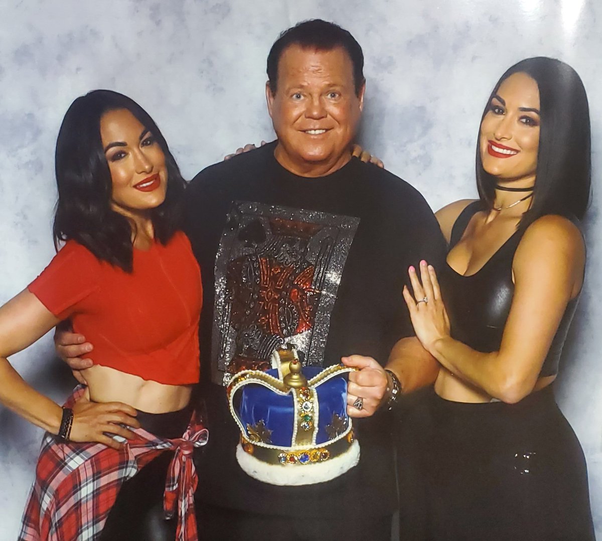 RT @JerryLawler: With two of my all-time favorite Divas! @BellaTwins 
Nikki & Brie Bella https://t.co/9zcXkAalfj