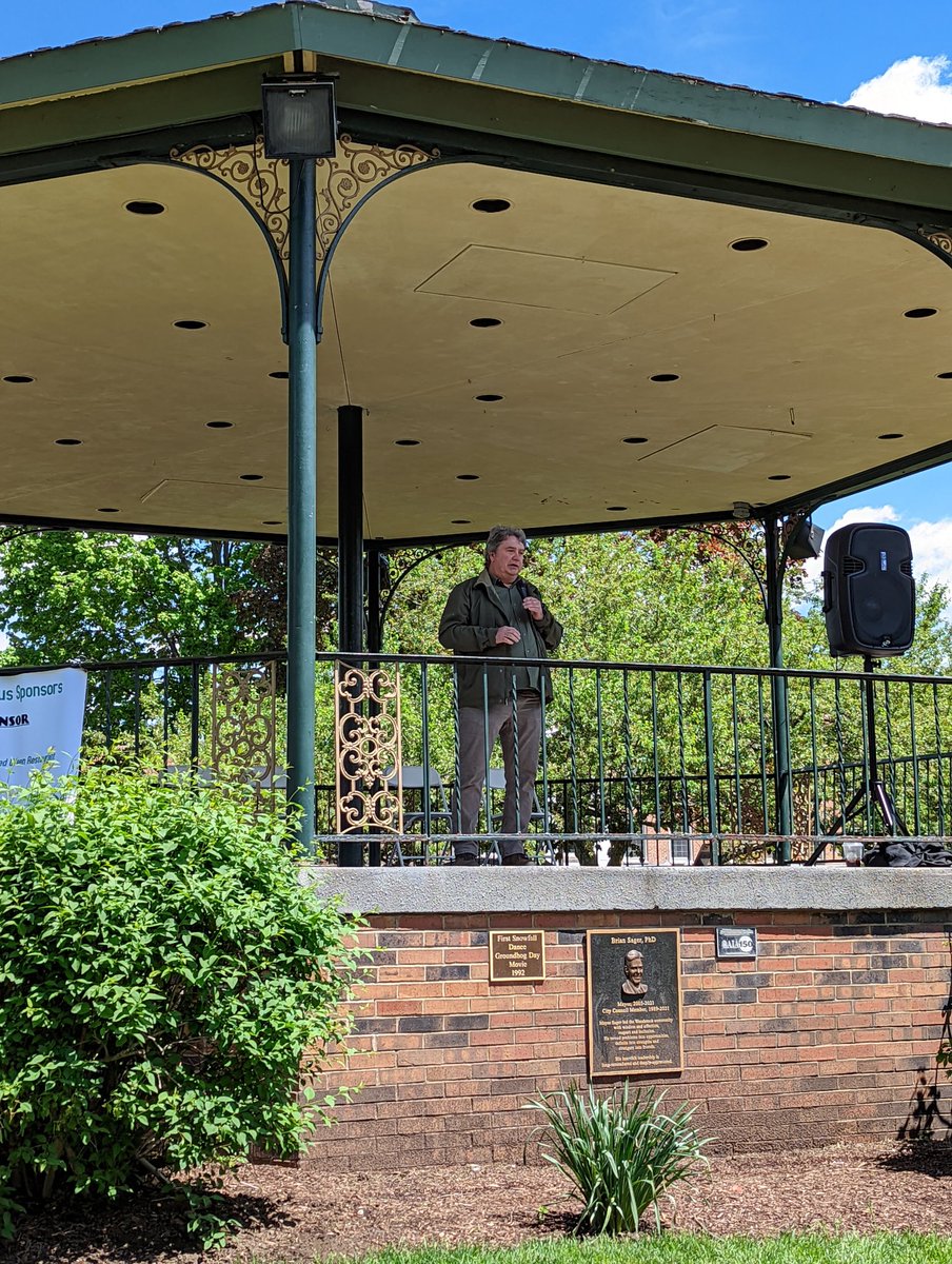 The famous Scott K. from #McHenry County Water Resources group talking about water conservation! Very interesting topic on a non-renewable resource here in Northern IL!

#water #conservation #planetpalooza
