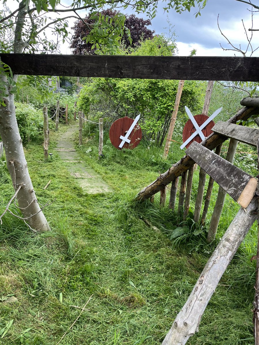 TAS4L's tweet photo. The Newbottle Primary, Adventure Forest was built by us, 8 years ago. We enhanced it recently, adding a path and “Medieval zone”.
We cut all the paths back today, ready for the Year 4’s adventure tomorrow #AdventureForest #medieval #newbottle https://t.co/m16GdyovmJ