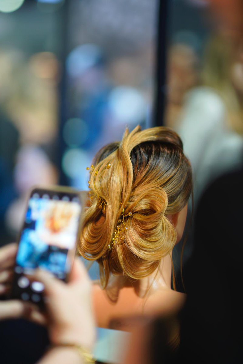 SartheMeUp's tweet photo. Pour sa seconde édition, le concours de coiffure Hair Artist Awards était au Parc des Expositions du Mans. Au programme : conférences, ateliers, concours et 3 épreuves sélectives pour élire le Meilleur Apprenti Coiffure 2022 ! https://t.co/bR1N8iUugS