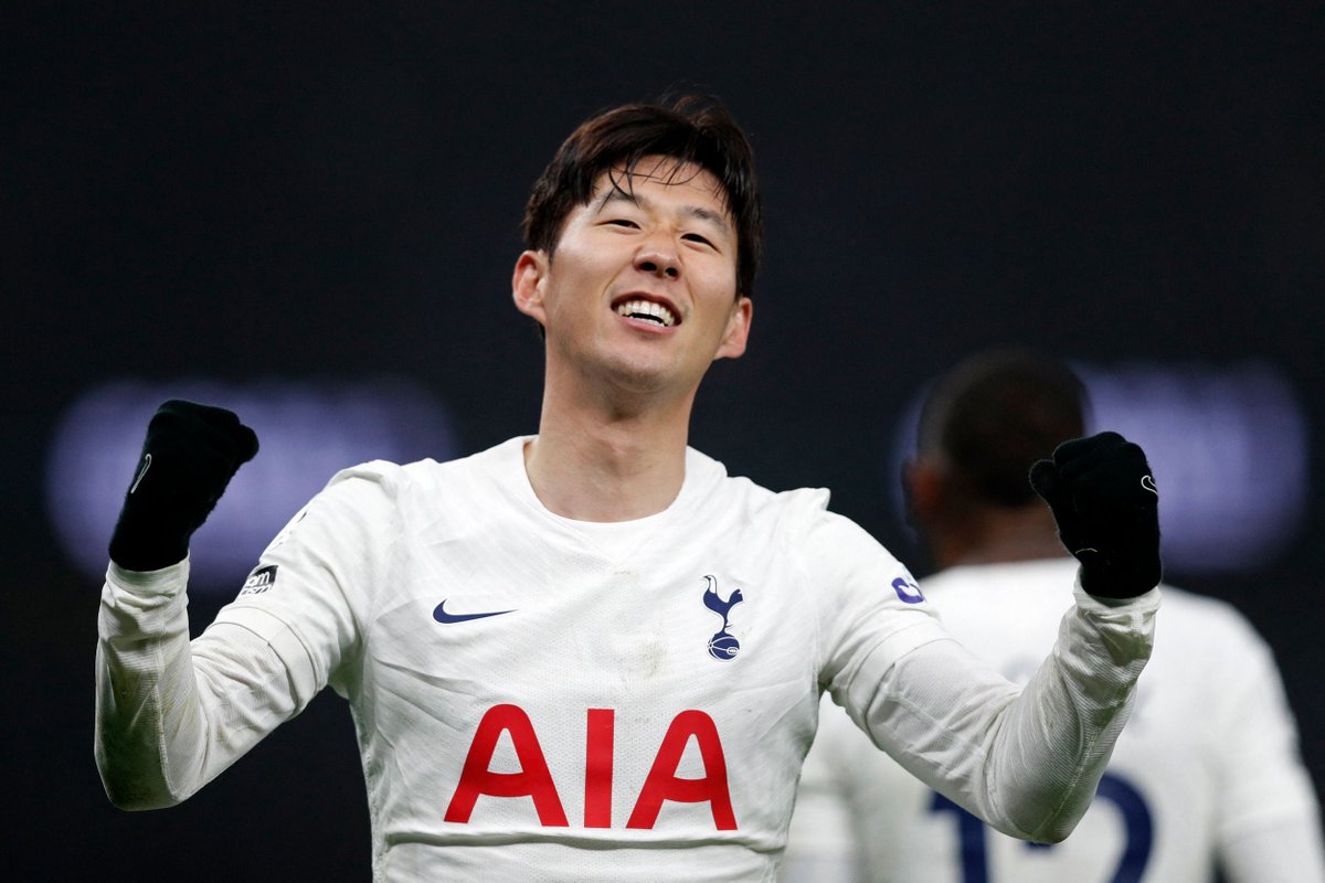Son Heung-min is now the Premier League top scorer: 🇰🇷 Son Heung-min (23) 🇪🇬 Mo Salah (22) Minutes away from that golden boot. 👏