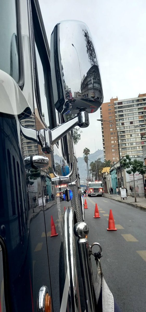 cbsantiago's tweet photo. 🔴 El Cuerpo de Bomberos de Santiago se encuentra trabajando ante llamado estructural, en Echeverría con Av. Independencia, #Independencia.
Concurren: B-2, B-22, B-3, Q-12, Q-6 y H-18.
#BomberosSantiago #EmergencisCBS 
#ConstanciayDisciplina https://t.co/Minere9XnU