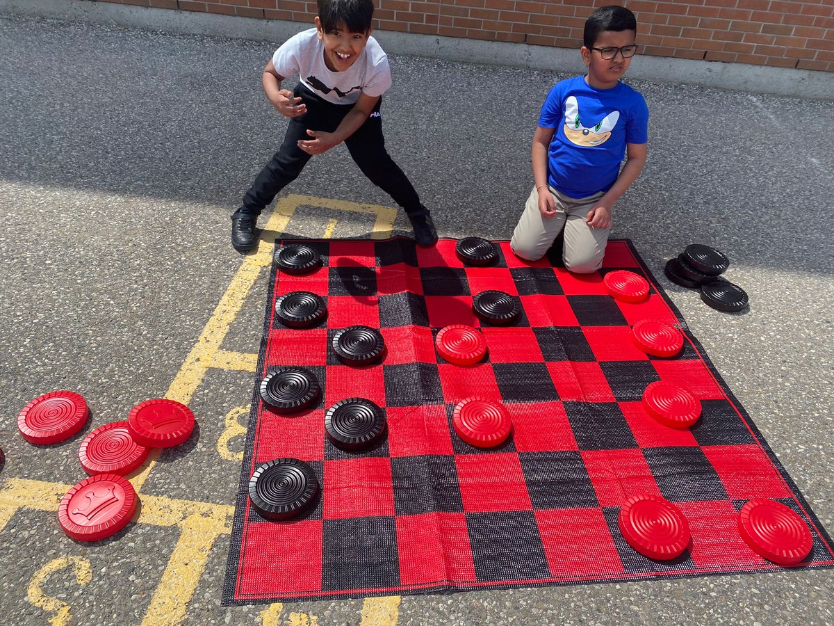 a_scarafile's tweet photo. Giant Checkers is a hit! @BrandonGatePS https://t.co/NqLmIDPEgr