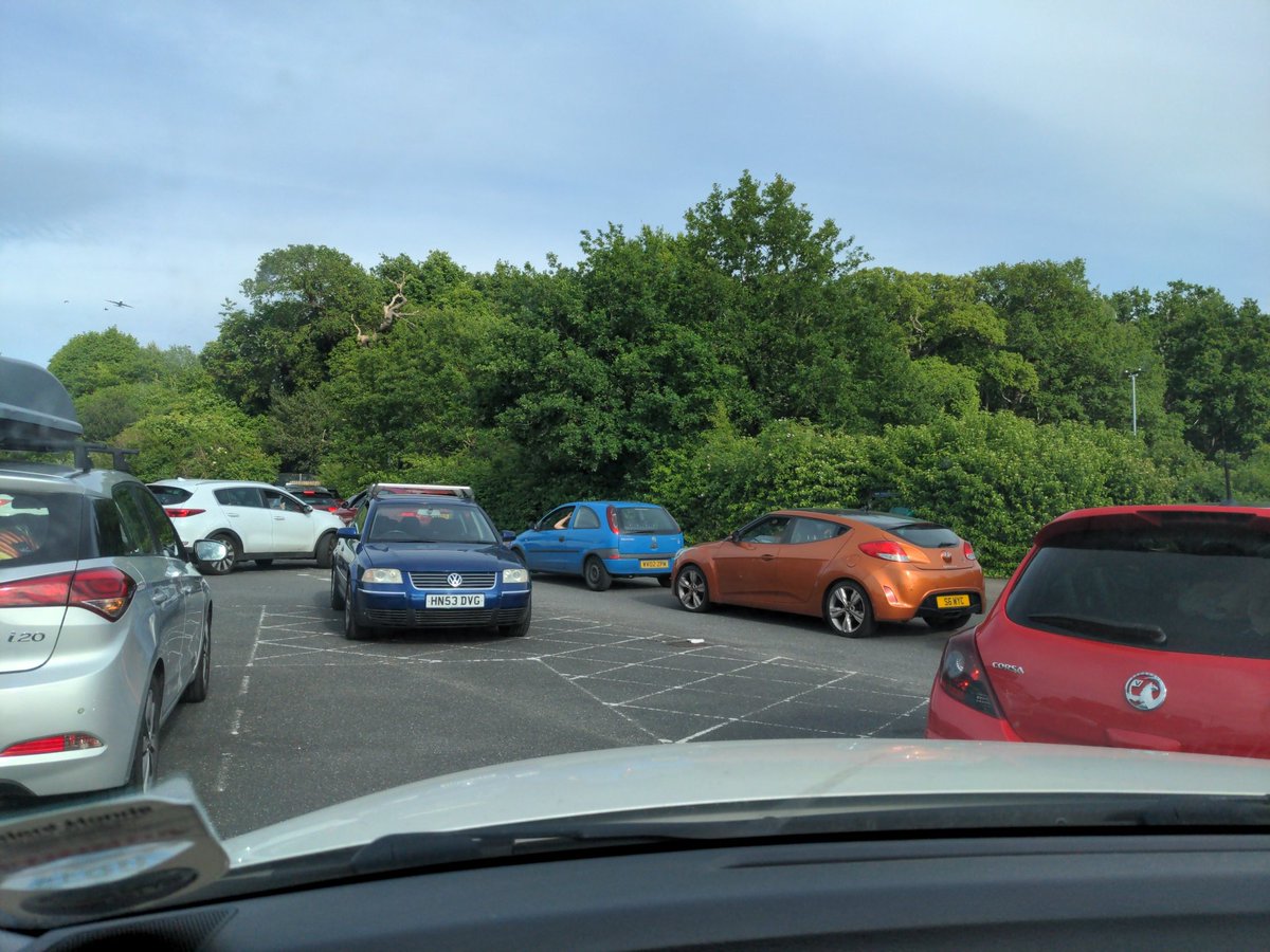 wes88uk's tweet photo. @LEGOLANDWindsor The rides closed at 5pm and the car park is a gridlocked and it's 17:45. #gridlock #legolandwindsor #letdown https://t.co/6W9qbcPdBI