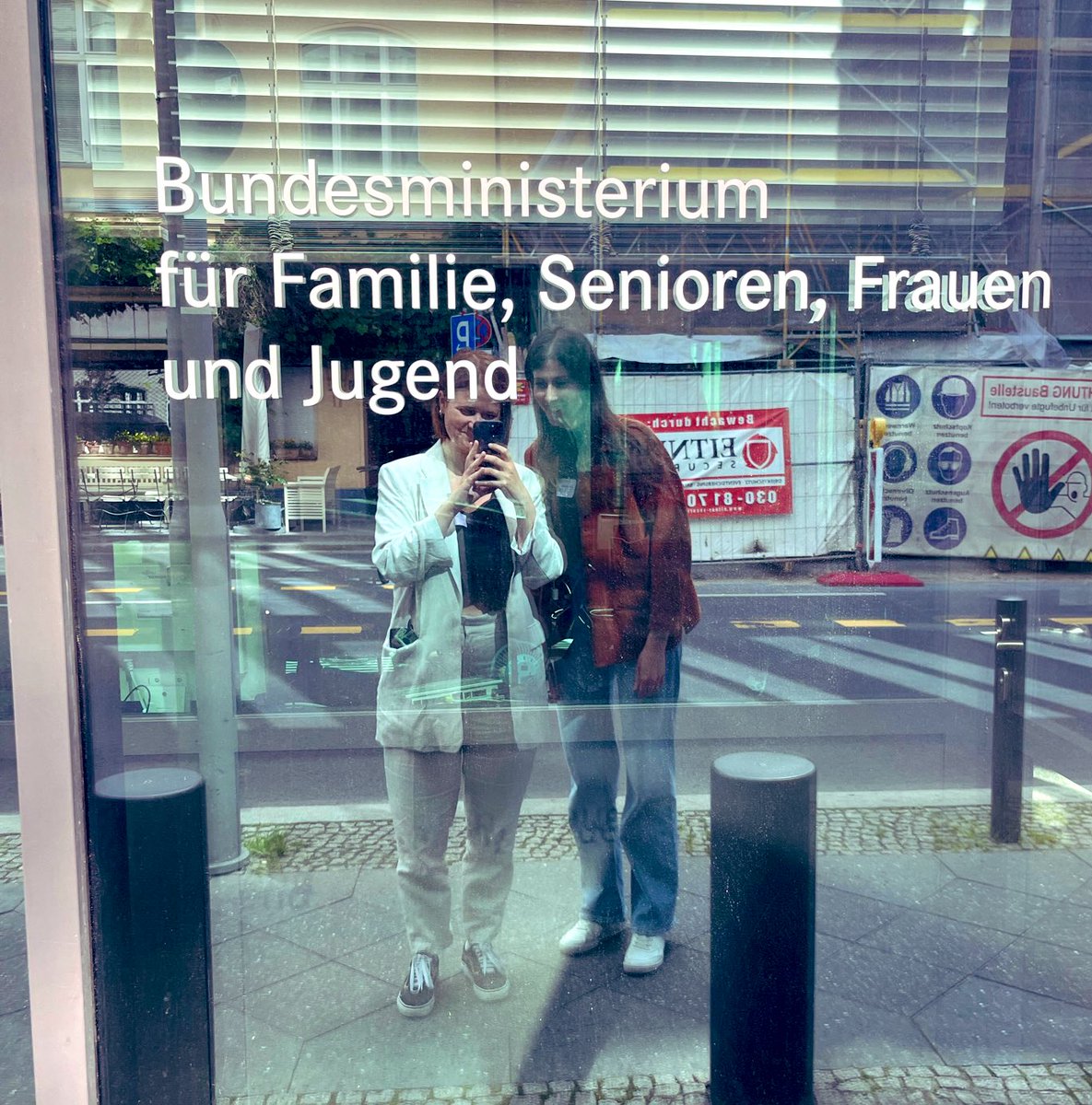 FragLovis (@fraglovis) on Twitter photo Bye bye #BMFSFJ 🚀 Das Vernetzungstreffen der #Jugendstrategie in #Berlin gestern+heute beweist: Die #Jugend insbesondere bei den für sie relevanten Themen aktiv zusammenzubringen und einzubeziehen, bringt entscheidende Impulse für die Umsetzung! 
#FragLovis Bye bye #BMFSFJ 🚀 Das Vernetzungstreffen der #Jugendstrategie in #Berlin gestern+heute beweist: Die #Jugend insbesondere bei den für sie relevanten Themen aktiv zusammenzubringen und einzubeziehen, bringt entscheidende Impulse für die Umsetzung! 
#FragLovis