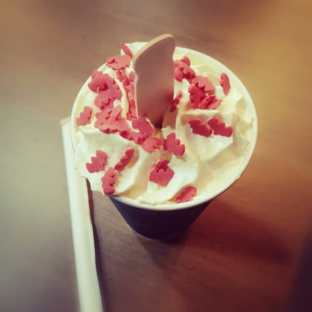 CulinariaOutono's tweet photo. Gelado especial. ❤️💯 Batman

#gelado #burguerking #BATMAN2022 #culinariaoutono https://t.co/9Z2vWPxqhB