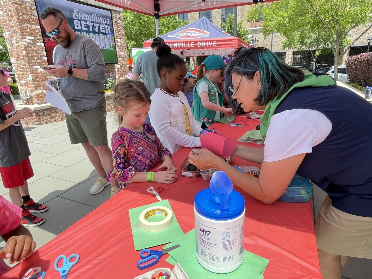 gsscmm's tweet photo. #ceogsscmm come join us at Fluor Field, Greenville! Girl Scouts are having fun and learning new skills!! https://t.co/qLbMV7ap1s