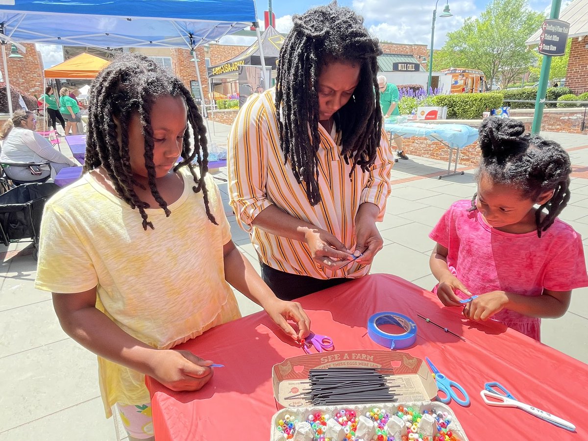 gsscmm's tweet photo. #ceogsscmm come join us at Fluor Field, Greenville! Girl Scouts are having fun and learning new skills!! https://t.co/qLbMV7ap1s