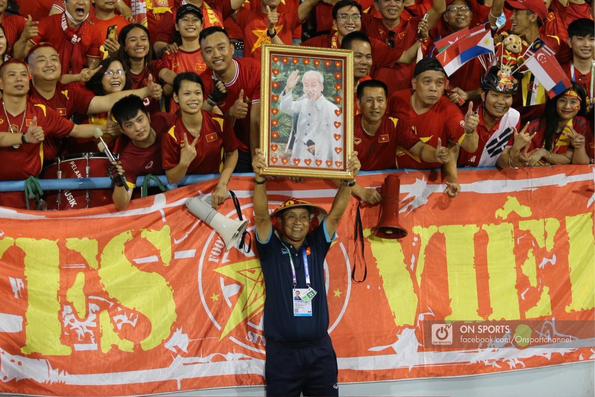miannhh_'s tweet photo. We are champions 
Men’s football &amp; Woman’s football 
VIỆT NAM VÔ ĐỊCH 🇻🇳🇻🇳🇻🇳🇻🇳
#SEAGames2021 #SEAGames31 
#TheresNoOneAtAll #SonTungMTP https://t.co/hl6qNhJGrb
