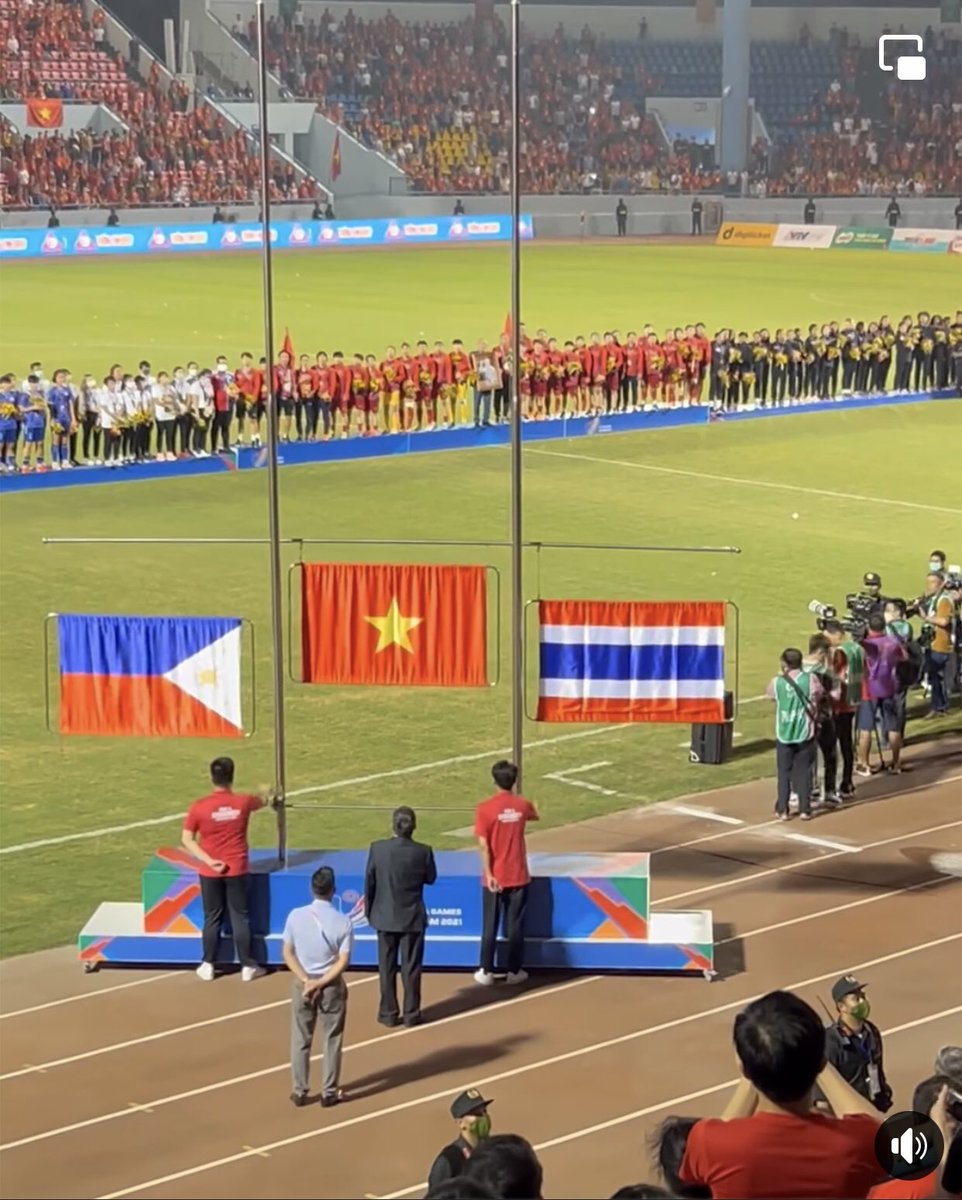 miannhh_'s tweet photo. We are champions 
Men’s football &amp; Woman’s football 
VIỆT NAM VÔ ĐỊCH 🇻🇳🇻🇳🇻🇳🇻🇳
#SEAGames2021 #SEAGames31 
#TheresNoOneAtAll #SonTungMTP https://t.co/hl6qNhJGrb