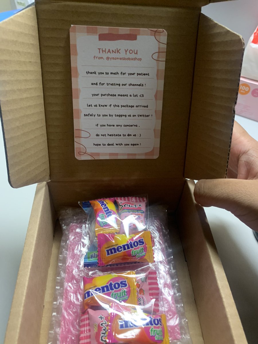 wonukiee's tweet photo. So I decided to unbox it since assignment pun dah kelaut. We started with the smaller one first, this one is from @yaoniesbobashop 🫢 i can say that their shop packaging is superb together with their services ✨ one of my fav channel for enhypen 👍🏼 look at the freebies omg thx 🌹 https://t.co/ItxV8Tvw5I