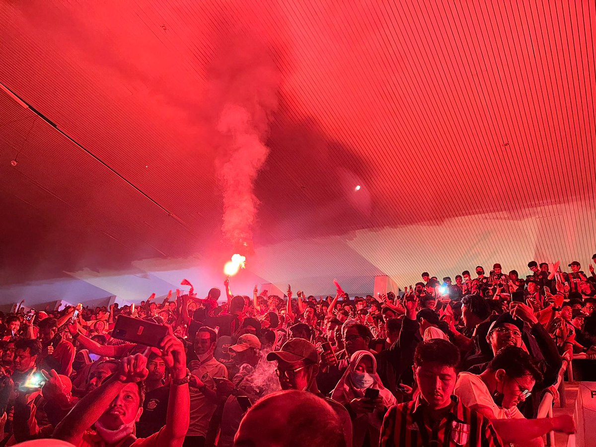 Liputan tim Ngalcio yg nobar di Stadion Madya, GBK
Nobar diselenggarakan oleh <a href="/MilanistiOrId/">Milanisti Indonesia</a> 
Suasananya 🔥
