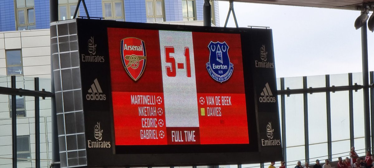 Only space for 4 scorers on the board....New.boards please!