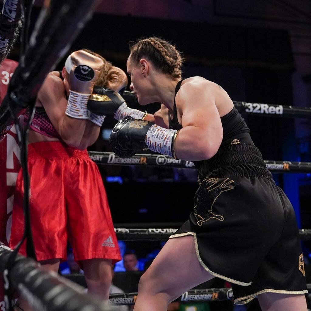 roundnboutmedia's tweet photo. Action shots from Friday night at the York Hall #ChapmanMezei Raven Chapman vs Gabriella Mezei
โฃโฃ
@ravenchapmanboxing @stefybull1 @frank_warren_official
โฃโฃ
#ravenchapman #theomen #omen #fighter #boxingpics #fightnight #boxing #boxingnews #yorkhall #โฆ https://t.co/6aErxVPa9V https://t.co/KgsTxJ6e8V