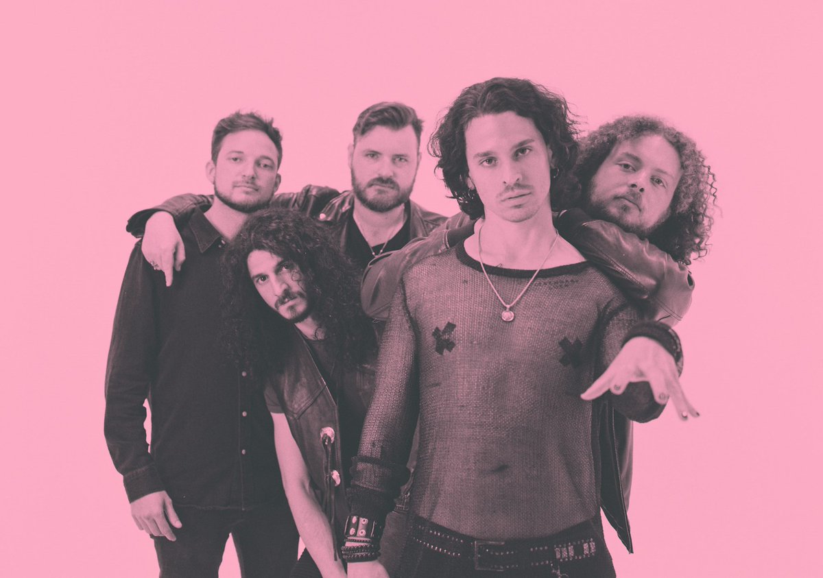 Brake.F*cking.Loose 
👉 open.spotify.com/track/11BfCH3C…
.
#rocknroll #bandphoto #rockmusic #lookingslick #photoshoot #topband