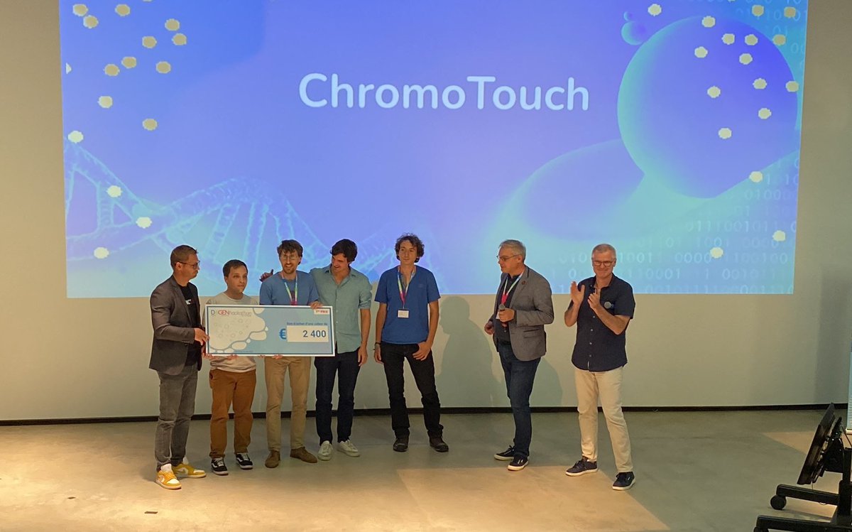 TelecomSudParis's tweet photo. [#D4Gen] Les vainqueurs du 1er #hackathon #D4GEN sont l'équipe ChromoTouch portée par @institutpasteur. Bravo aussi au projet Gards porté par @CHSF91 pour sa 2e place et à l'équipe Panorama pour sa 3e place. @Genopole @UnivEvry @ENSIIE @sup_recherche @grandparissud @iledefrance https://t.co/QzBryRg874