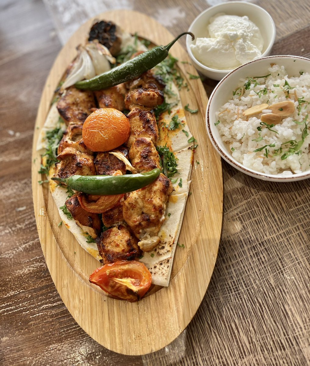 SMW1400's tweet photo. مطعم لبنى@LubnaRest 
مطعم متخصص للأطباق العربية ومقبلات😍
يوفرون بارتشن ولايوجد موسيقى😍
اخذنا عرض الغداء؛
مقلوبه وفتوش ومشروب غازي ب٤٩😍
شيش طاووق لذيذ وترف
مناقيش لذيذه
حمص٣ انواع مرره لذيذه 
يستحق التجربة والتكرار
الأسعار متوسطة💸
الخدمة ممتازه👍 https://t.co/q9J1CkUeh1