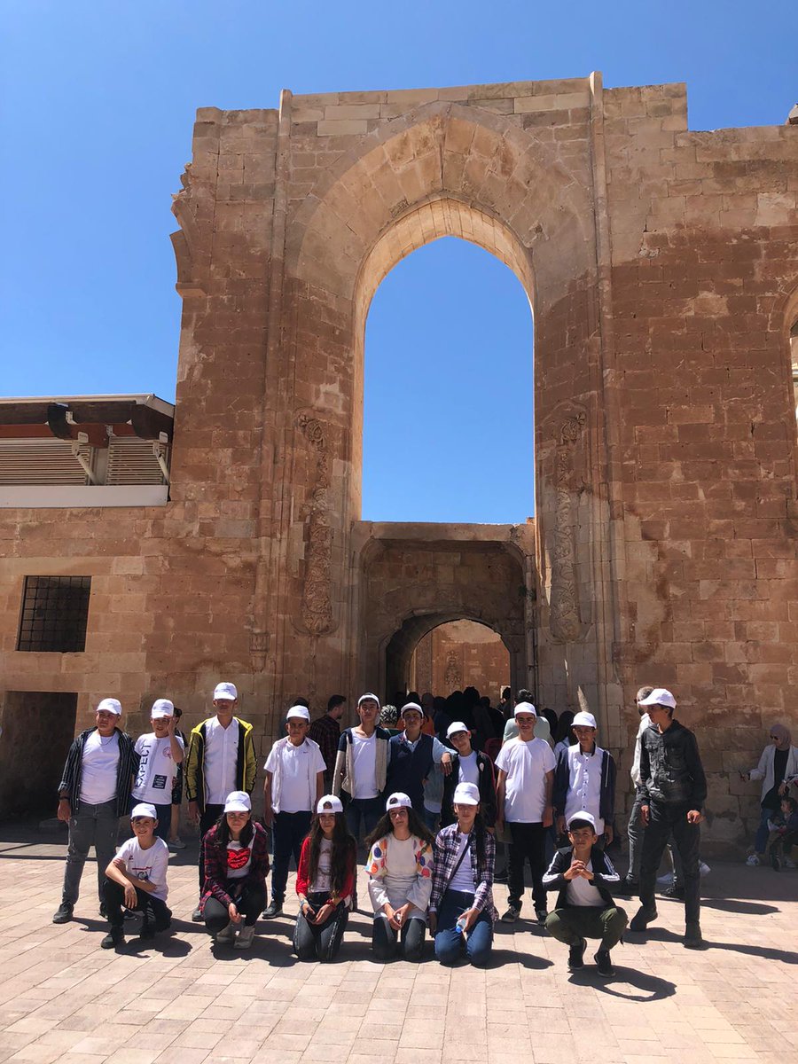 gctvrnokulu's tweet photo. Müzeler haftası münasebetiyle, okulumuz öğrencileri ile birlikte Doğubayazıt ilçemize gezi düzenleyerek oradaki müzeleri ziyaret ettik. @agrimem @hasan_kokrek @ademtopaca @Ahmetkaya0404 @taslicaymem @mustafayldz_85 @mhmtgksuu https://t.co/ABLQE8CUrc