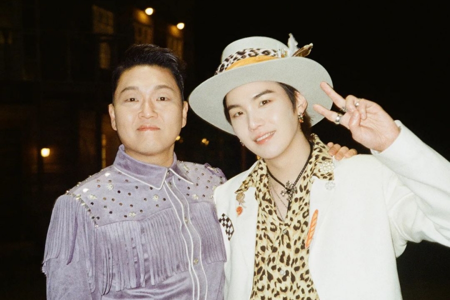 soompi's tweet photo. WATCH: #PSY And #BTS' #Suga Take #ThatThat6thWin On "Inkigayo"; Performances By #TXT, #ASTRO, #Yerin, #LE_SSERAFIM, And More
https://t.co/YoAI6cM1qp https://t.co/lRgBGe5ZR2