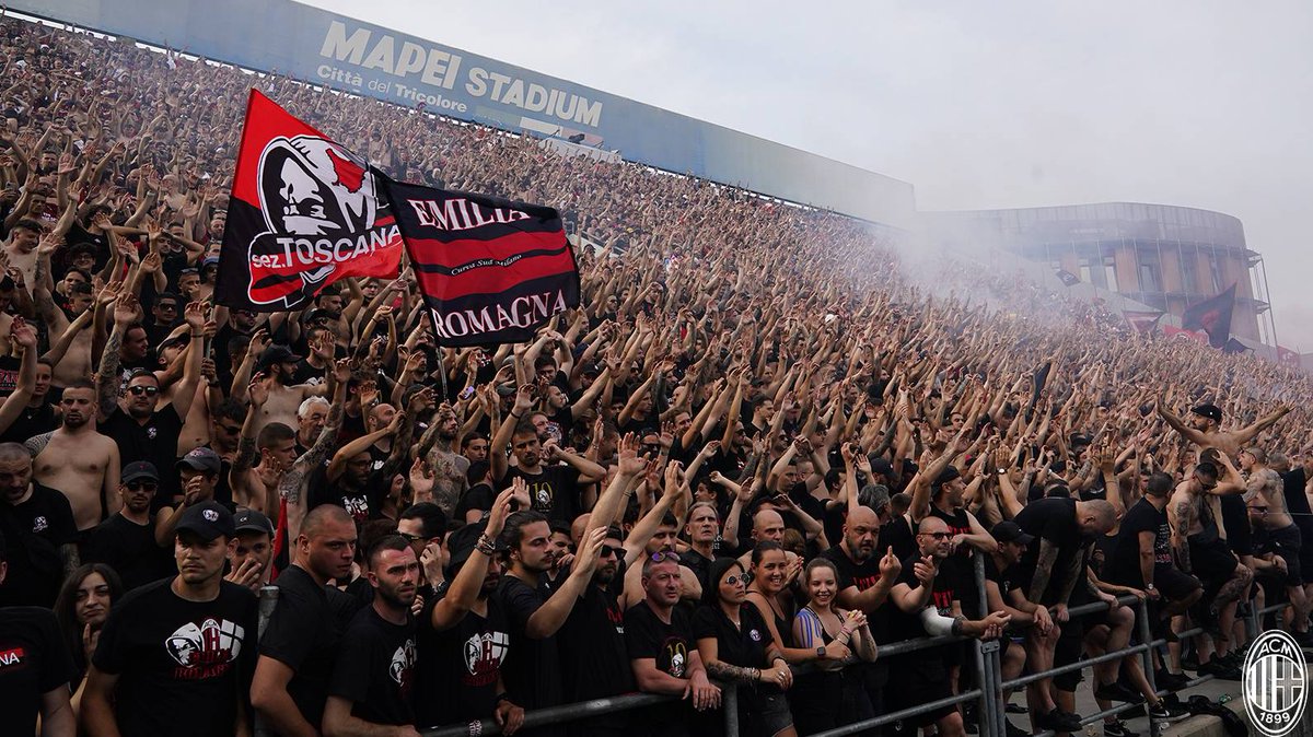 madedarma1's tweet photo. #scudetto #MilanDay https://t.co/Wa3ByK6jUJ