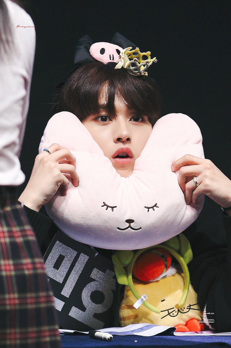LLK1025's tweet photo. ㅜㅜ 리노 자기 세모입이 귀엽다고 생각한다는거 왤케 귀엽지...🫶🏻  근데 리노의 뜌...한 입은 진짜진짜귀여움 https://t.co/p1ktaZ2l3N