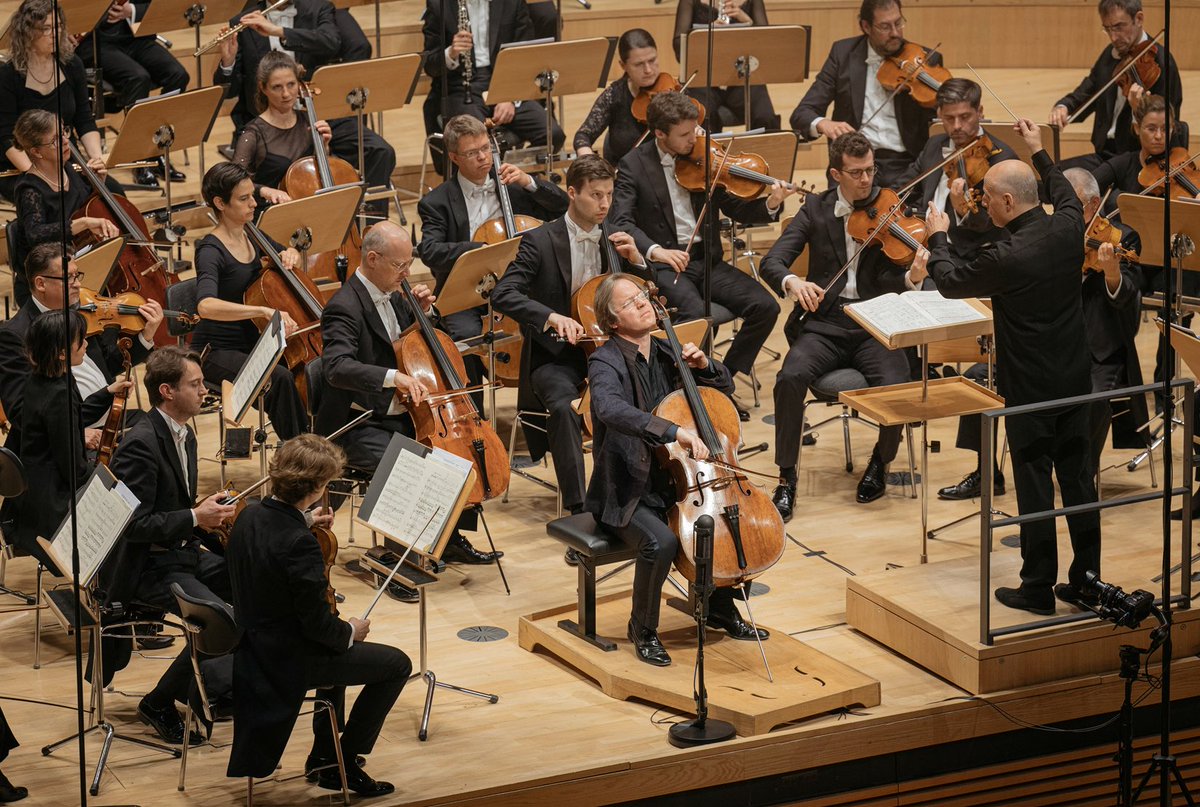 jancello's tweet photo. What a joy to play #Dvorak concerto with #HRSO and ⁦@paavo_jarvi⁩ ⁦@dresdenfestival⁩ this morning #cellomania ⁦@KulturpalastDD⁩ https://t.co/mdghg6iv6h