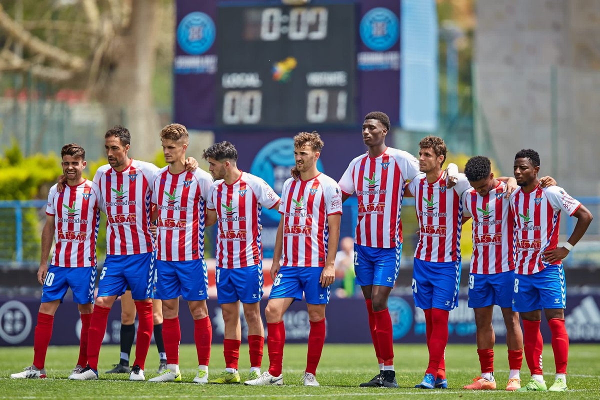 RalyCabral_97's tweet photo. Temporada muy dura, de mucha frustración y de muchas emociones juntas, pero con victorias como la de hoy te das cuenta de que todo este camino realmente ha valido la pena

Nos lo merecíamos y mucho…❤️🤍

Gracias por permitirme vivir momentos como el de hoy 🙏🏾

@CDDonBenito1928 https://t.co/iYeNCdgtM2