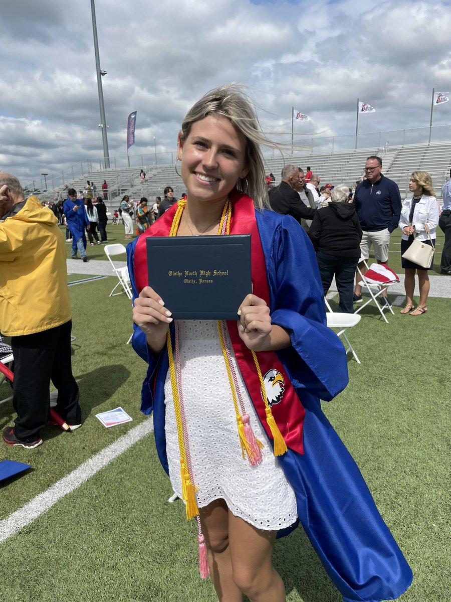 MeganRHankins's tweet photo. Graduation is even more special when your friend and the school board president gives your daughter her diploma! Thanks for all you do! #opsmomentsthatmatter @joebeveridge1 https://t.co/WRO2TZLGzT