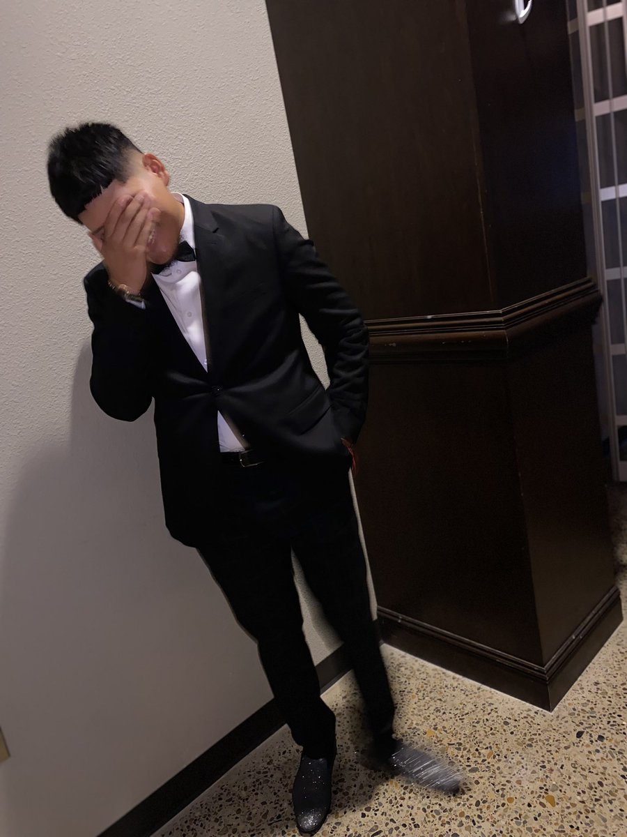 alan_sanchez77's tweet photo. Prom🥂 https://t.co/RGUuDr1Ov3