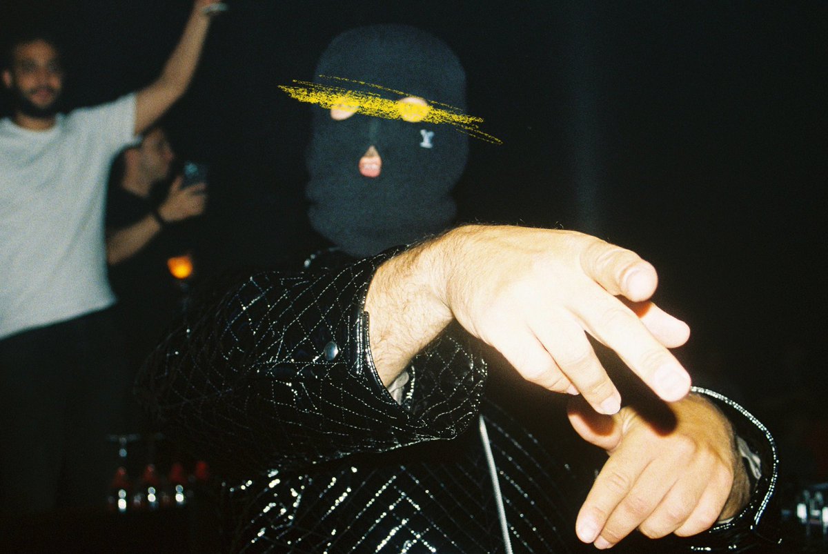 Vendredi soir j’ai croisé <a href="/Malaamusic/">Malaa</a> et <a href="/CutKiller/">CUT KILLER</a> 🛸