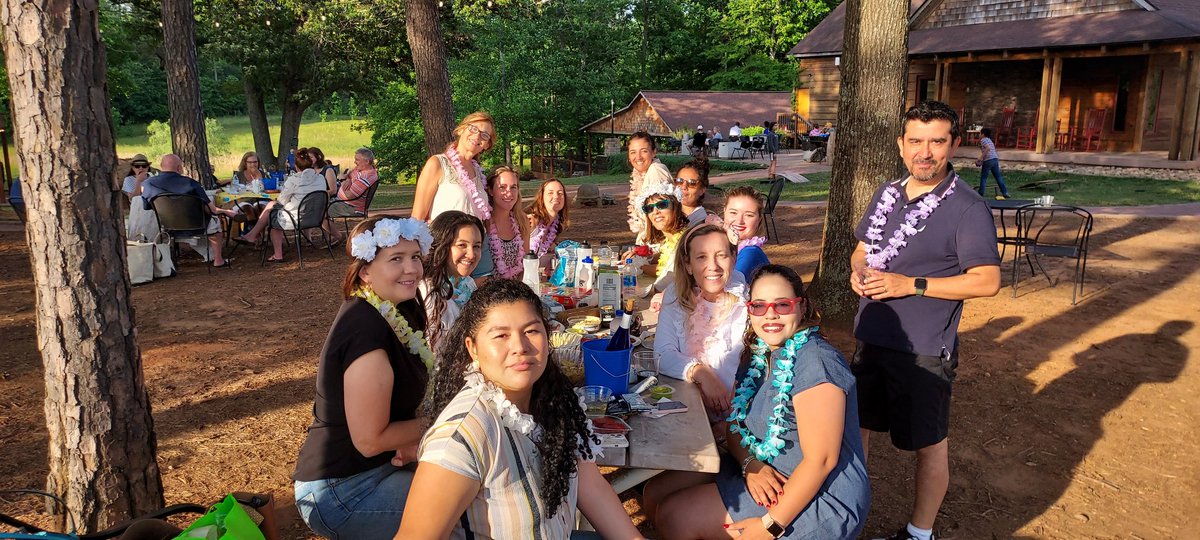 MONICASZPAK's tweet photo. Connections Coordinator 3rd Ambassadors meet-up in Daveste Vineyards, Troutman, NC. @ParticipateLrng #unitingourworld @IsabelS81539447 @MissMarchuM @sophieminieri @KarenEstevez03 @SraVelazquez1 @AngelesRatti https://t.co/dkv4Knwg4H