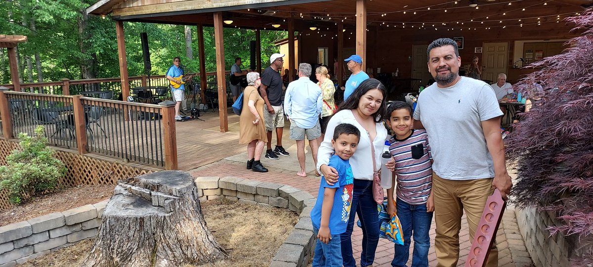 MONICASZPAK's tweet photo. Connections Coordinator 3rd Ambassadors meet-up in Daveste Vineyards, Troutman, NC. @ParticipateLrng #unitingourworld @IsabelS81539447 @MissMarchuM @sophieminieri @KarenEstevez03 @SraVelazquez1 @AngelesRatti https://t.co/dkv4Knwg4H