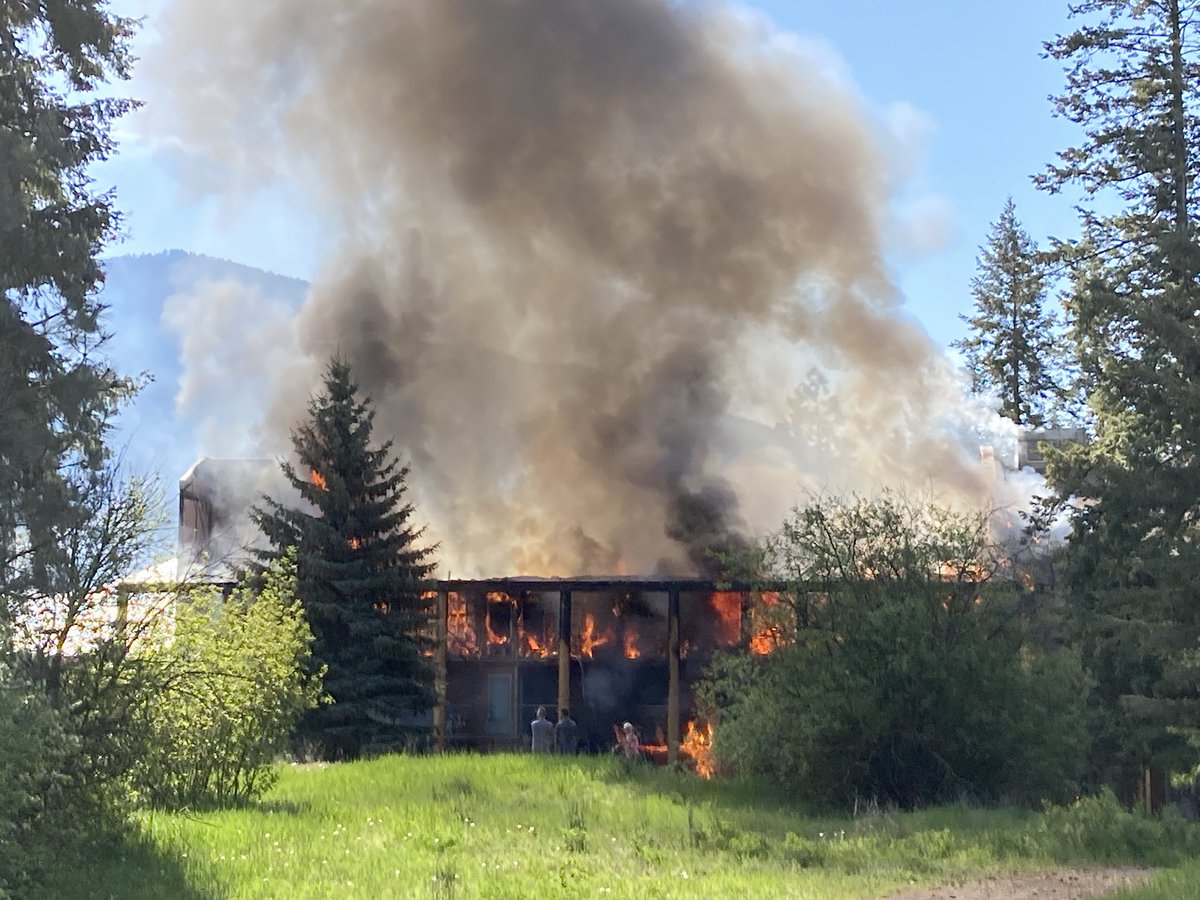 StedyPhoto's tweet photo. Rushed out of our rooms and hotel at Quaaout Lodge this morning near Chase, BC. Fire has taken control of main hotel room section. RCMP still looking for 4 people who they think left in their cars. https://t.co/RSEJjKDTV3