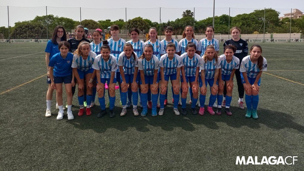✍ Las infantiles de Ortiz y Burgos empataron ante el San Estanislao (2-2) quedándose a un paso del título liguero  en competición masculina.

Chicas, la semana que viene con todo a por el campeonato. Coraje, corazón y orgullo blanquiazul que lo vais a conseguir.

#VamosMálaga💙
