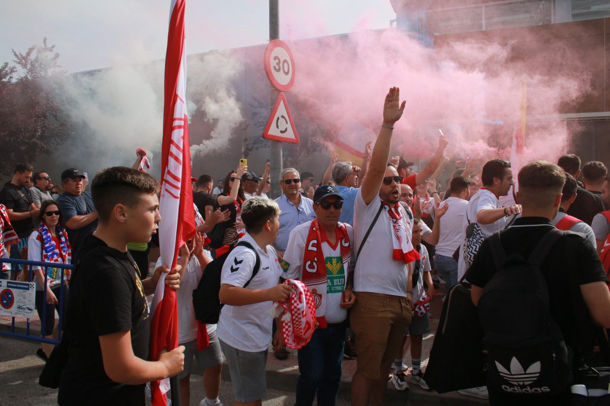 🏟 ⏰ 𝐋𝐥𝐞𝐠𝐚𝐝𝐚 𝐚𝐥 𝐍𝐚𝐯𝐚𝐥𝐜𝐚𝐫𝐛𝐨́𝐧

Nos esperaba una marea rojiblanca que se recorrió más de 1000 kms en menos de 24 horas. 

Nos sentíamos en la obligación de no poder fallaros 🙌🏼⚽️

#75RazonesParaSoñar | #SeamosUno