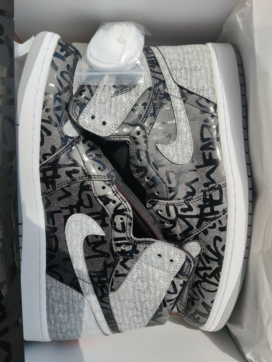 Aye man, I wanna say shout out to <a href="/SneakerFrens/">SneakerFrens</a> for following through on their giveaway and hooking me up with some new fresh 👟👟🔥🔥

Also, shout out to <a href="/kurogod/"></a> for the assist on the giveaway and doing what he does

🤷‍♂️🤷‍♂️🤷‍♂️🤷‍♂️