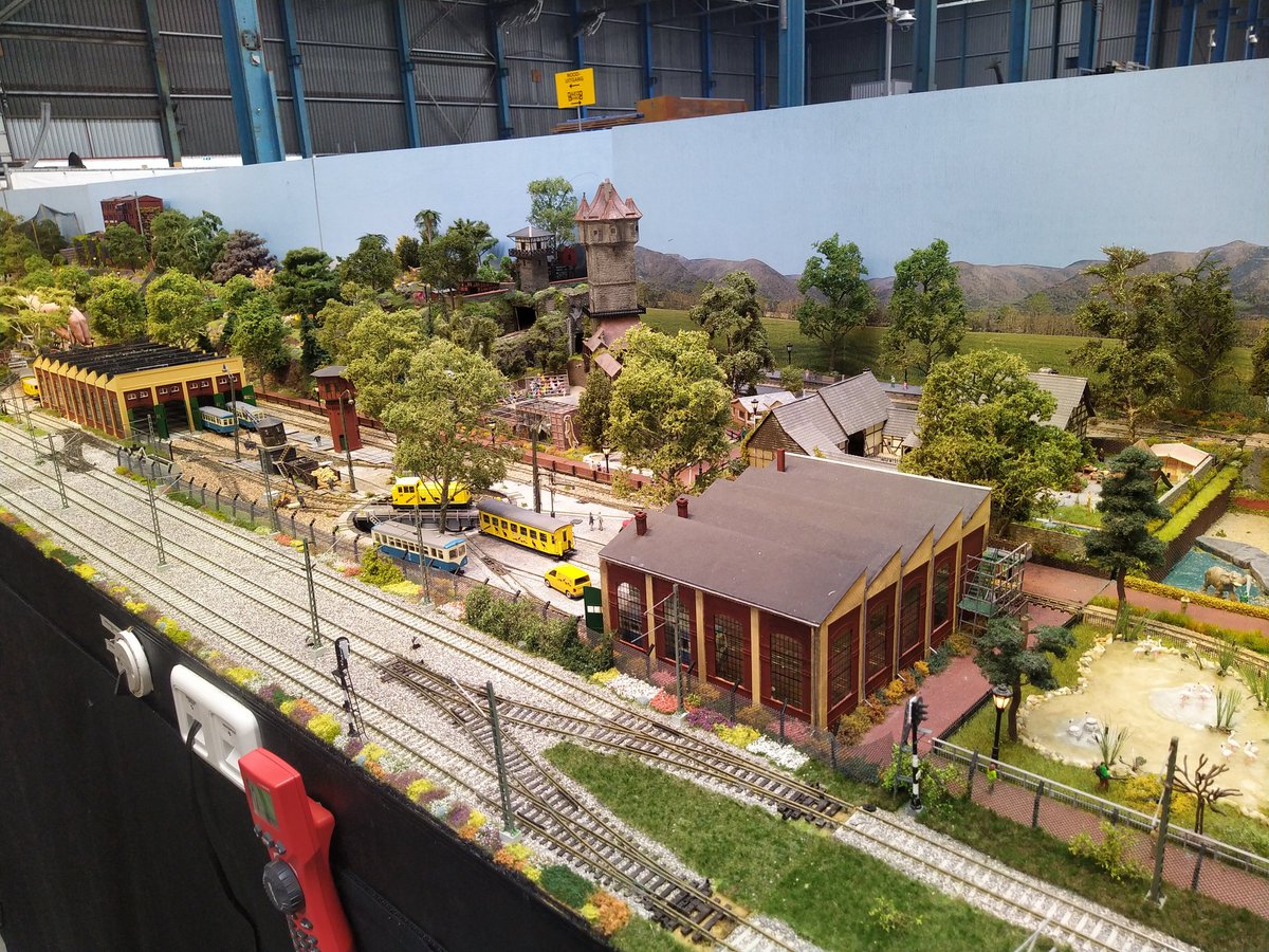 dzjr74's tweet photo. Diverse modelbouw bij #dis22 https://t.co/n6i2xgIaf5