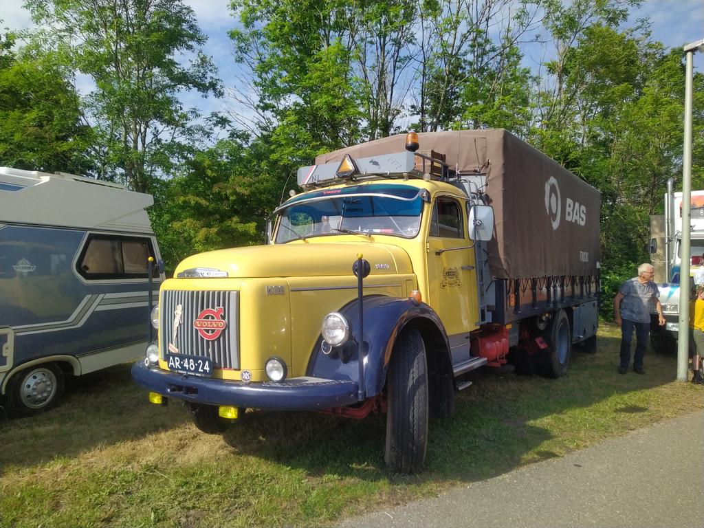 dzjr74's tweet photo. Trucks met neus bij #dis22 @Dordtinstoom https://t.co/7OwC76GOIJ
