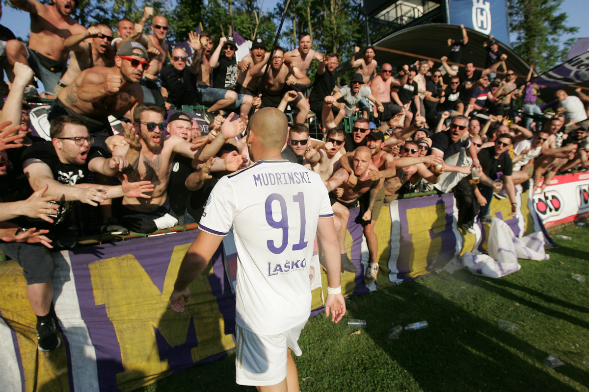 nkmaribor's tweet photo. Maribor, šampion!!!

Za 16* @nsmura_ms - @nkmaribor 1:3!

⚽️Kronaveter
⚽️ Milec
⚽️ Mudrinski

#GremoMaribor #MiSkupajEnoSmo https://t.co/pZfigD15U1