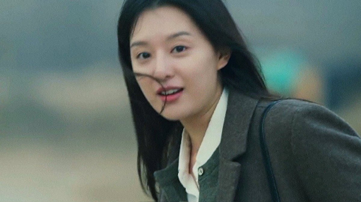 ddalunna's tweet photo. jiwon be really having the best face in the world.. i always take a moment to admire her mesmerizing beauty 😍💕

#KimJiwon #김지원
#MyLiberationNotes https://t.co/XTiRfrvojV
