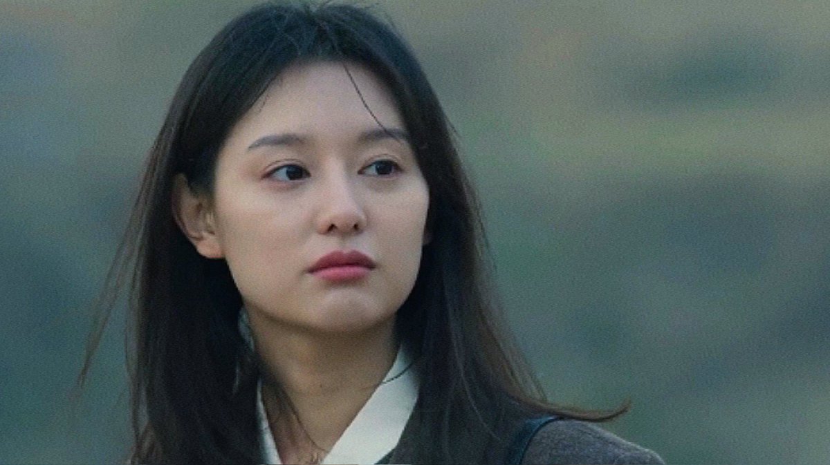 ddalunna's tweet photo. jiwon be really having the best face in the world.. i always take a moment to admire her mesmerizing beauty 😍💕

#KimJiwon #김지원
#MyLiberationNotes https://t.co/XTiRfrvojV