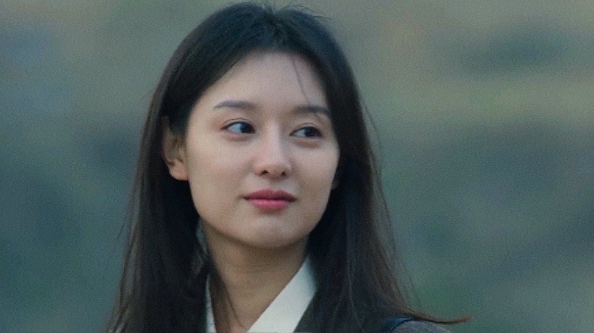 jiwon be really having the best face in the world.. i always take a moment to admire her mesmerizing beauty 😍💕

#KimJiwon #김지원
#MyLiberationNotes