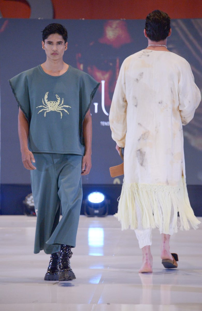 NoticiasBta's tweet photo. El diseñador @guzoatelier dió a conocer 'Tolú Mangrove', una colección dónde se puede destacar las mallas en croché y demás detalles creados por artesanos de Barú. 
 #BOGFW2022 

@camaracomerbog
Foto: @BogotaFW
 https://t.co/hmWVyZy7Gf