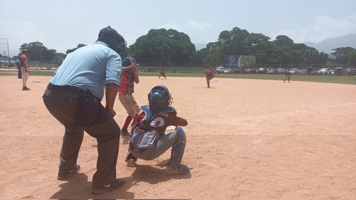 AsoBeisAragua's tweet photo. #UpDate #GranFinal 📢
#LigaINCE "A" 3
#LISUCA 0
⬆️ 2do Inning
#Estadal2022 👶🏆 #Formacion de @AsoAraguaBB en el #IPSFA 🏟
@FEVEBEISBOL https://t.co/36MYKIJaVT