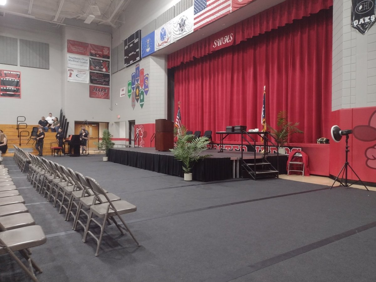 ArledgeSheldon's tweet image. 30minutes away from start of South Webster's graduation.